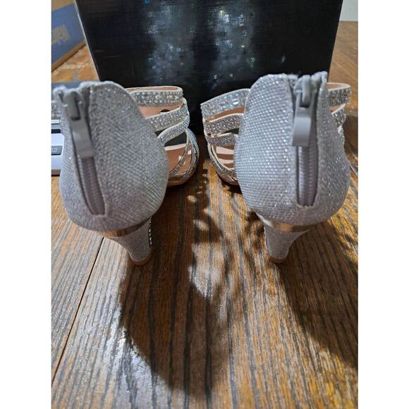 New 8.5 Forever Link Perform 60 Silver Rhinestone High Chunky Heel Dress Shoes - Picture 8 of 12